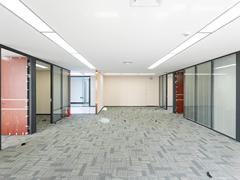 比克科技大厦 中层 388平米 3+1格局